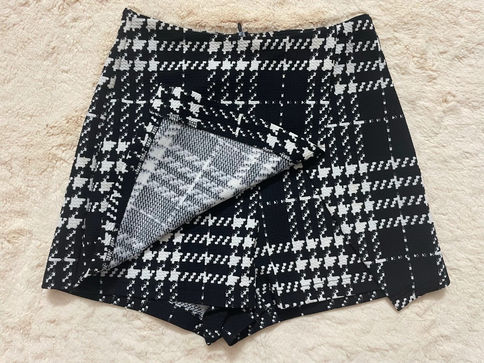 Jupe pantalon à carreaux blanc et noir – Taille XS – photo 4